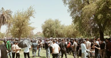 واع / عاجل/ وصول المتظاهرين الى حديقة الشواف مقابل باب المنطقة الخظراء لاجل الاعتصام