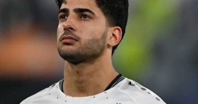 واع/ (فيفا) يوافق على قيد اللاعب احمد مكنزي بصفوف المنتخب الوطني