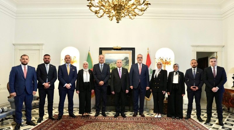 واع / وزير الخارجية يؤكد أهمية تعزيز خدمة الجالية العراقية بالبرتغال