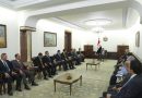 واع / رئيس الوزراء يؤكد اهتمام الحكومة بتطوير النظامين الضريبي والكمركي