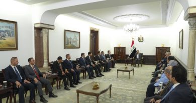 واع / رئيس الوزراء يؤكد اهتمام الحكومة بتطوير النظامين الضريبي والكمركي